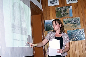 Katrin Henzel beim Vortrag in Nenkersdorf